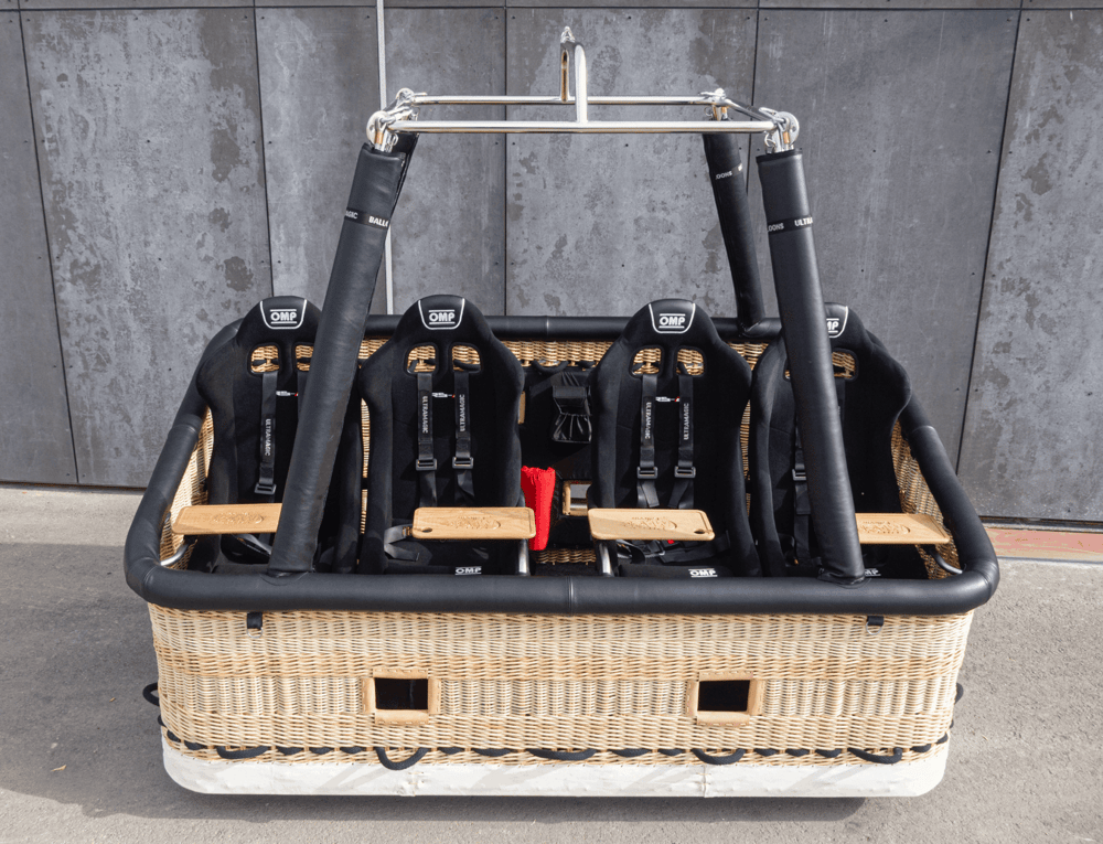 The Hot Air Balloon company dining for 4 min